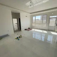 85متر/ همکف/نور خطی رو به افتاب/حیاط اختصاصی
