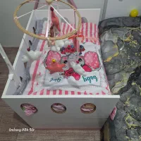 تخت کنار مادر