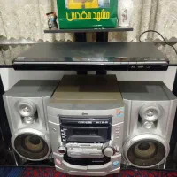 دستگاه دی وی دی و میز تلویزیون