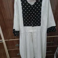 تعدادی لباس در حد نو