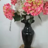 گلدان بزرگ و گل مصنوعی