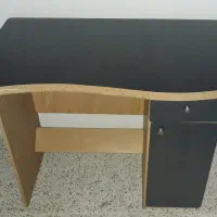میز تحریر و کامپیوتر کاملا سالم