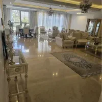 ۱۲۷ متر / سالن خوش چیدمان با نورگیر مستقیم