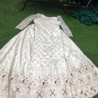 تعدادی لباس|لباس|دوگنبدان, |دیوار