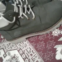 یک جفت کتونی سایر ۳۷ و بت سایز ۳۸