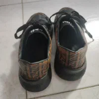 نیم بوت و کتونی|کیف، کفش، کمربند|اندیشه, اندیشه فاز ۱|دیوار