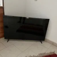 تلوزیون tcl ۵۵ اینچ به همراه میز تی وی دیواری|تلویزیون و پروژکتور|تهران, شهرک خرازی|دیوار