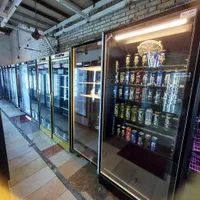 یخچال تک در یک در ۷۰ سانتی ویترینی نوشیدنی