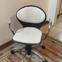 صندلی چرخدار با قابلیت تنظیم ارتفاع