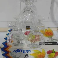 بستنی خوری و گیلاس