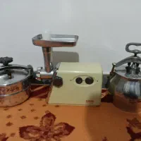 فروش دو عدد زودپز قدیمی و چرخ گوشت در حد نو