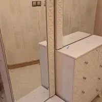 کمد و میز ارایش با یک کمد کودک