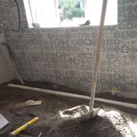 پو کاشیکاری چسپی وملاتی هستم(تخریب وقیرگونی)|خدمات پیشه و مهارت|بومهن, |دیوار