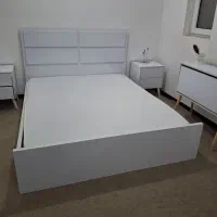 تختخواب دونفره در حد نو همراه با تشک