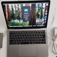 مک بوک پرو ۲۰۱۷ با هاب یو اس بی