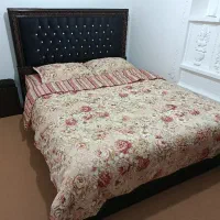 تخت، دراور و دو پاتختی سالم(بدون خوشخواب و روتختی)|تخت و سرویس خواب|بیرجند, |دیوار