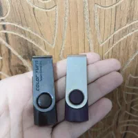 فلش ۸ و۴ گیگ