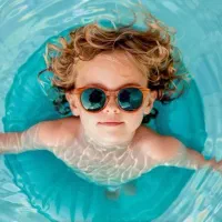 آموزش شنا بانوان و کودکان دختر