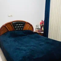 تخت دو نفره و میز ارایش و پاتختی