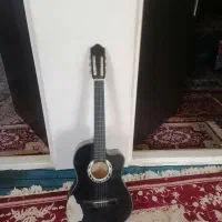 گیتار سالم استفاده نشده