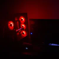 کیس گیمینگ و مانیتور|رایانه رومیزی|شیراز, ریشمک|دیوار