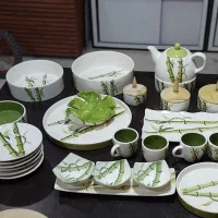 نیروی خانم در کارگاه ساخت ظروف سرامیکی