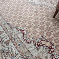 قالی ۹ متری رنگ آجری با ترکیب ابریشم