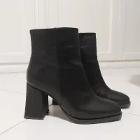 بوت زنانه پاشنه۶سانتی - سایز ۳۷ (کوچک پا )