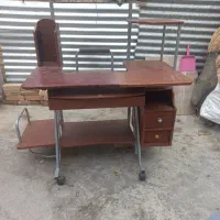 میزکامپیوترو در آهنی