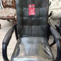 صندلی قهوه ای