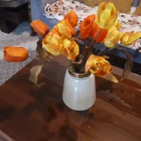 دو دسته گل خارجی با گلدان زیبا