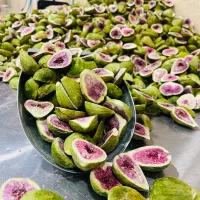 بستنی و‌میوه خشک‌