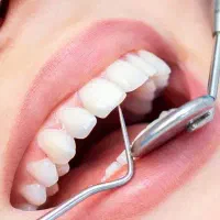 منشی خانم مطب دندانپزشکی