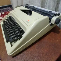 ماشین تحریر فارسی عتیقه ژاپنی ۱۲ میلیون|کلکسیون اشیاء عتیقه|ملایر, |دیوار