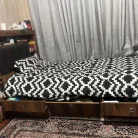 تخت خواب یک و نیم نفره