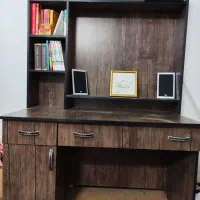 میز تحریر و کامپیوتر