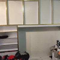 قفسه ویترین لباس و موبایل|کتابخانه، شلف، قفسههای دیواری|اندیشه, اندیشه فاز ۱|دیوار