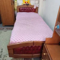 یک عدد تخت  تکی و بوفه  سه کشو  میز تلفن  پاتختی|مبلمان خانگی و میز عسلی|همدان, |دیوار