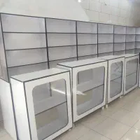 قفسه،ویترین و میز پیشخوان کاملا سالم و در حد نو