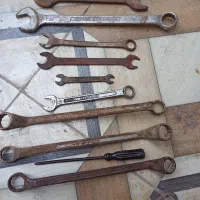 مقداری آچار