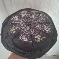 کیک  تولدخیس شکلاتی باطعم بی نظیر  اماده سرو