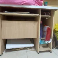 میز کامپیوتر کاملا سالم