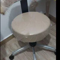 دکور آرایشگاه، سرشور،صندلی اصلاح و میکاپ،میز ناخن|آرایشگاه و سالن‌های زیبایی|رشت, رشتیان|دیوار