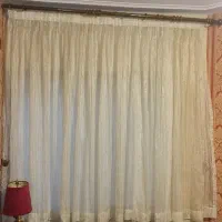 پرده شیشه ای لمه دار همراه با چوب پرده