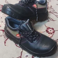 کفش ایمنی|کیف، کفش، کمربند|اندیشه, اندیشه فاز ۱|دیوار