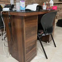 میز ناخن بهمراه یکعدد صندلی|آرایشگاه و سالن‌های زیبایی|رامسر, |دیوار