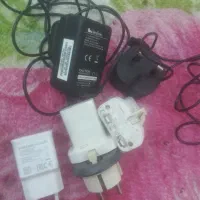 چندتا آداپتور و کله شارژر اصلی موجود هست