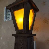 چراغ دکوری ایستاده بلند چوبی زیبا