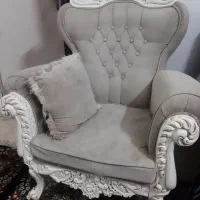مبل ۴نفره سالم فقط باید تمیز بشه ۲تا میز