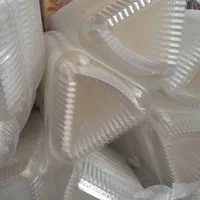 ظروف یکبارمصرف سه گوشه کیک تک نفره|ظروف نگهدارنده، پلاستیکی، یک‌بارمصرف|نقده, |دیوار